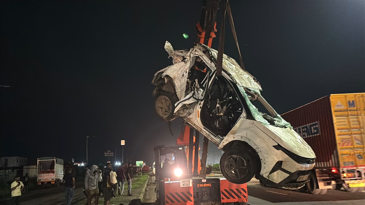 शिरवळ येथे कार व आयशर ट्रकच्या धडकेत चौघे तरुण ठार 