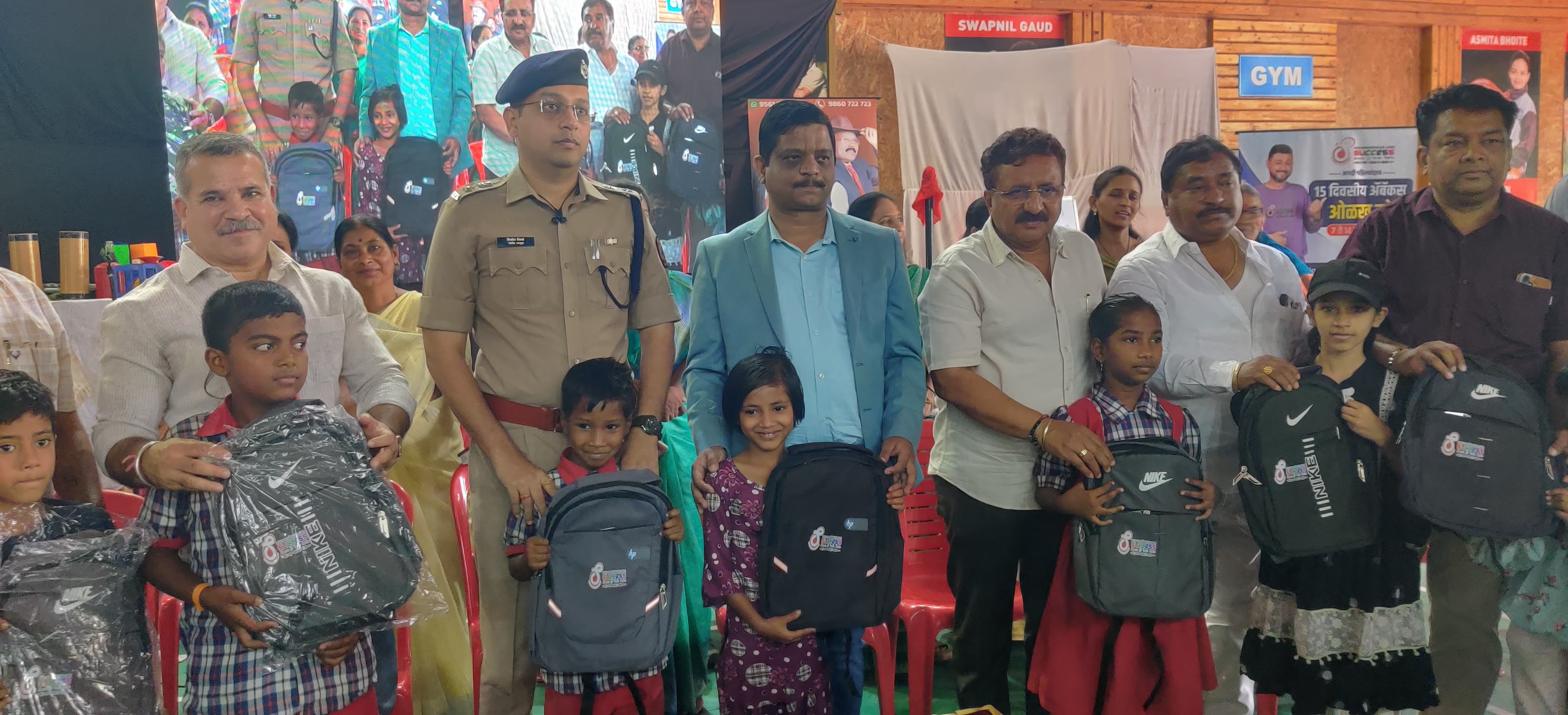 सामाजिक दायित्वाचा आदर्श! सक्सेस अबॅकसकडून साताऱ्यात 500 विद्यार्थ्यांना स्कूल बॅग मोफत 