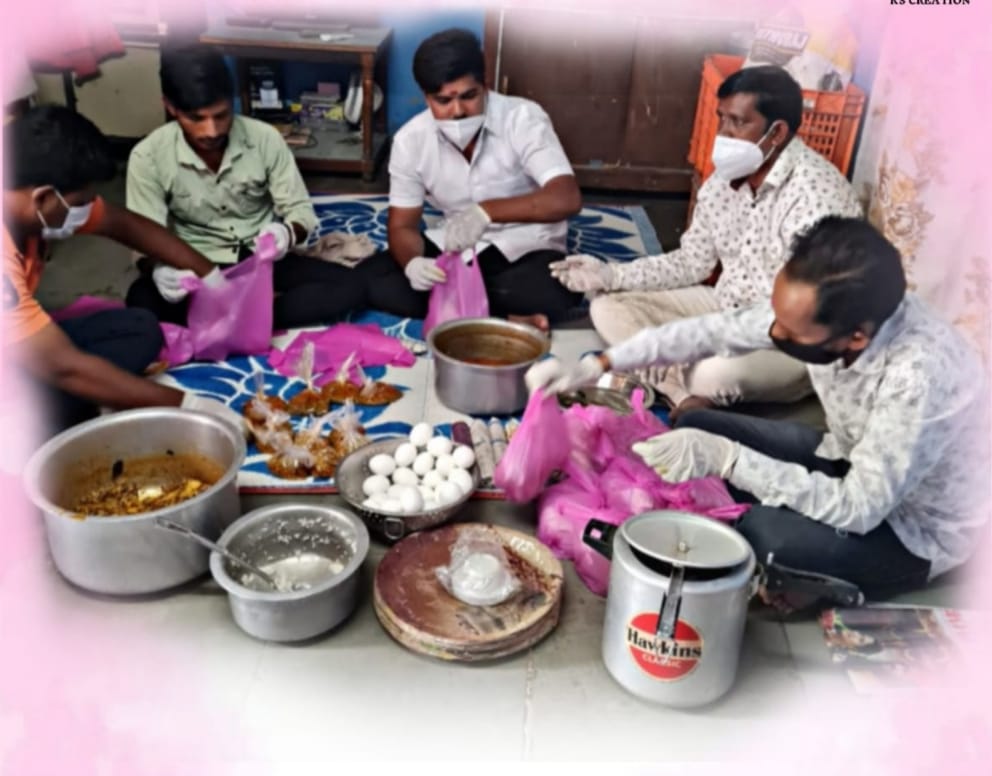 रॉयल कारभार ग्रुप कडून कोरोना बाधित  रुग्णाला मोफत जेवण 